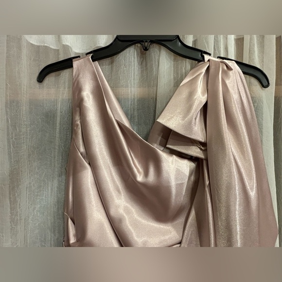 Eliza J Champagne Satin Gown with Bow Accent Size 4 NWT - Picture 6 of 9